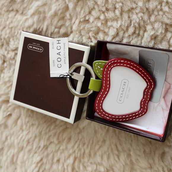 Adorable NWT IOB Coach Apple Picture Frame Key Ring/Bag Charm ๐ - Picture 11 of 12